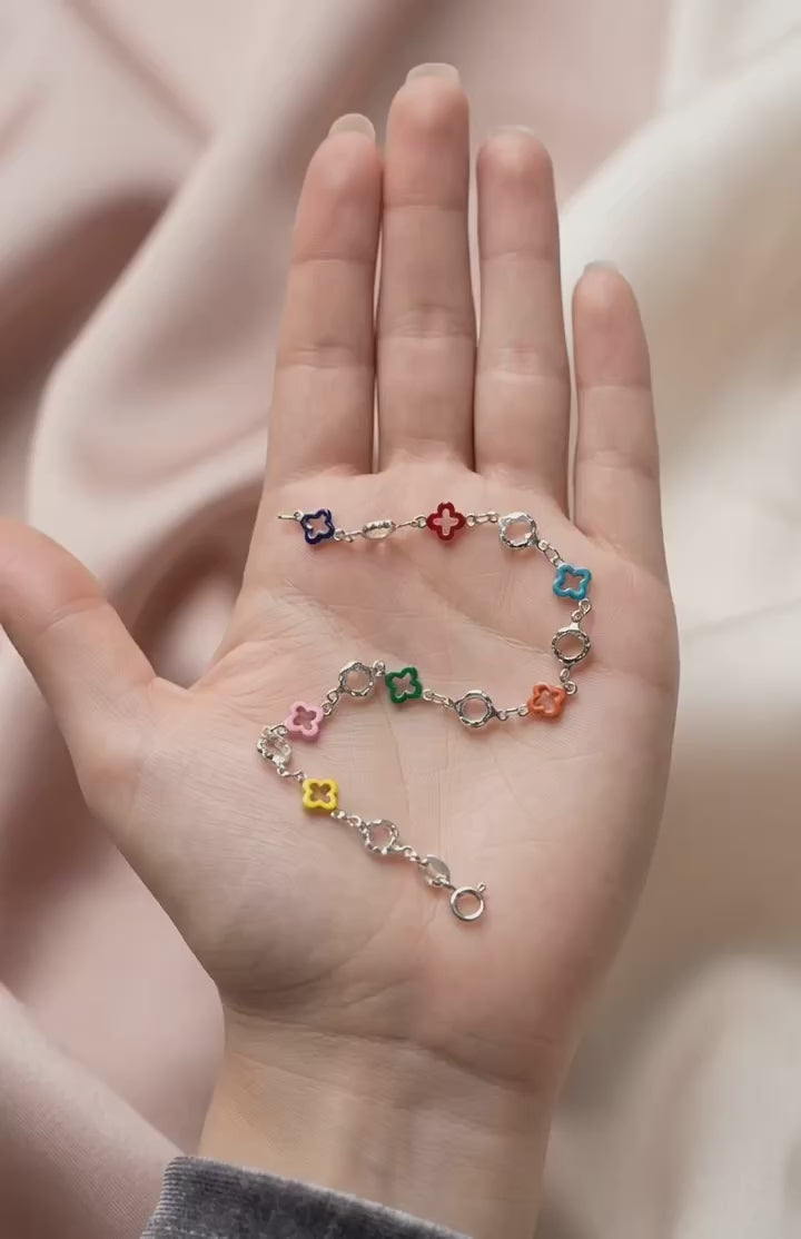 Pulsera trébol y círculos